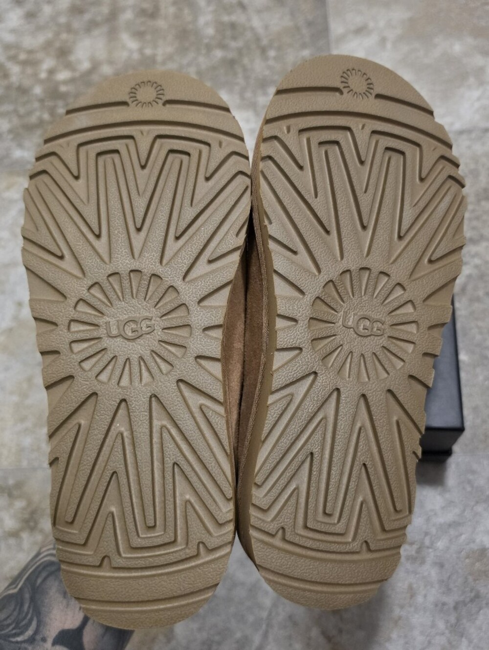 UGG Tasman Slipper / Women's Size 6 - Picture 5 of 7